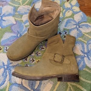 Frye Veronica Bootie green suede